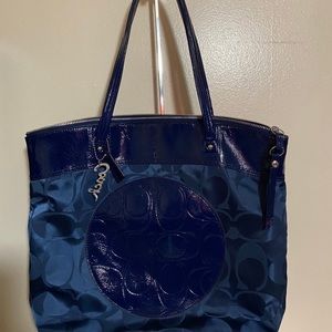 Blue large size just need to wipe it off good condition